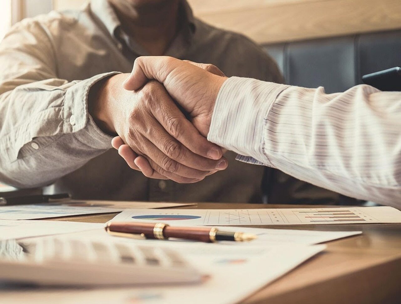 Inteligența Artificială transformă alegerea brokerilor de către investitori