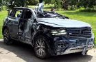 Volkswagen Touareg, lovit de rachetă, merge mai departe