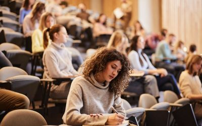 Studenții, la coadă pentru un pat: Cât e chinul cazării în orașele mari