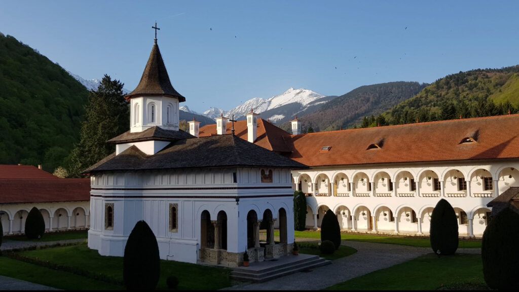 Cât costă o noapte la Mănăstirea Brâncoveanu, Făgăraș