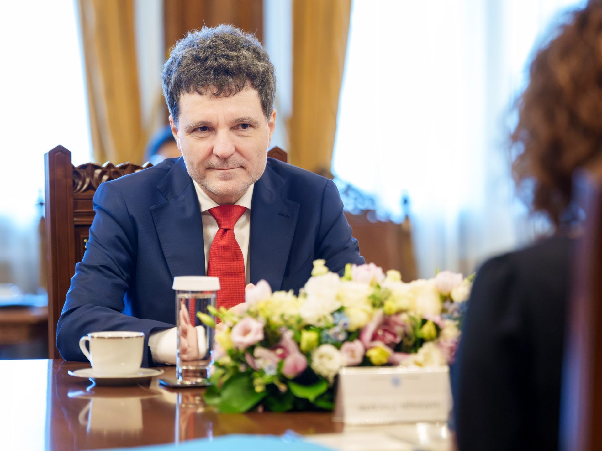 Nicuşor Dan: Tăierea burselor sociale, amânată momentan