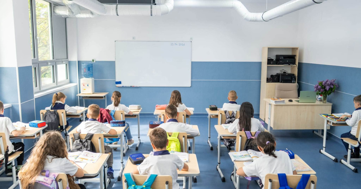 Bolojan: 2,5 mld euro investiții educaționale, gata de noul an școlar