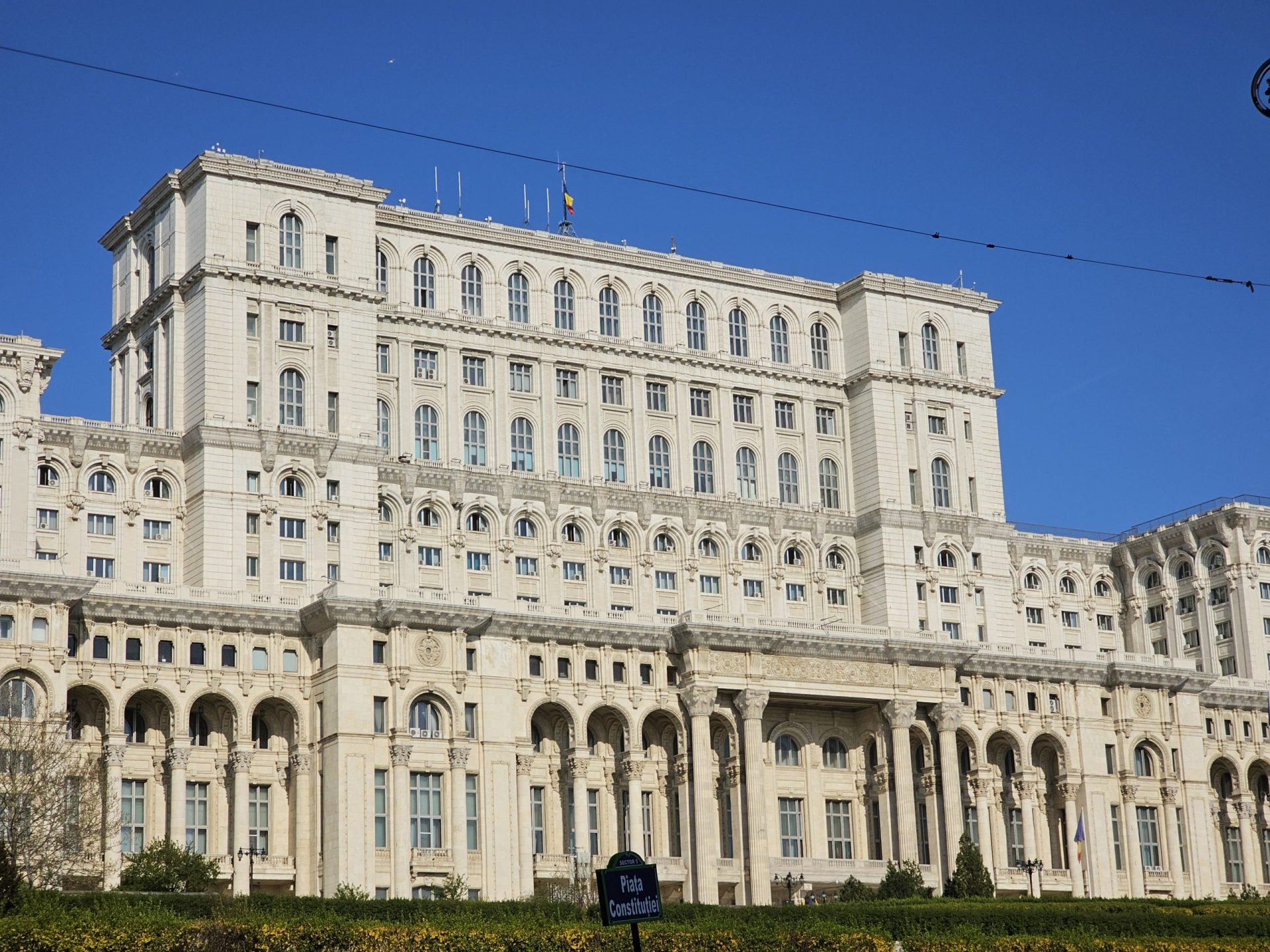 Parlament: Marți începe sesiunea ordinară, cu dezbateri cheie