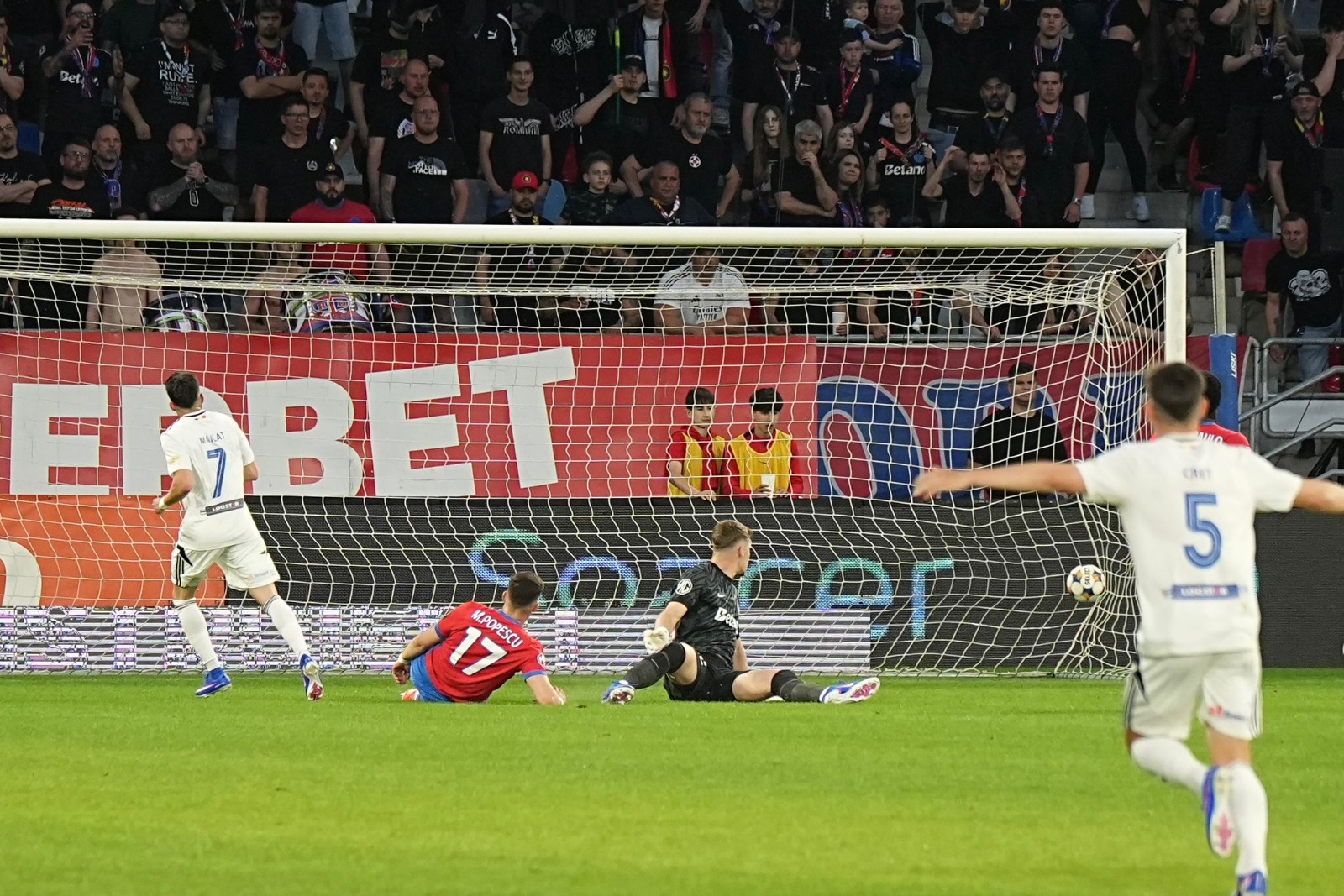 Baciu, pe liber! FCSB caută antrenor după derby