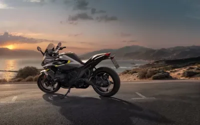 CUPLU PE DOUĂ ROȚI: Renunță la casă pentru 6 motociclete