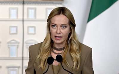 Meloni: Mai puțini studenți străini, interzis vălul în școli