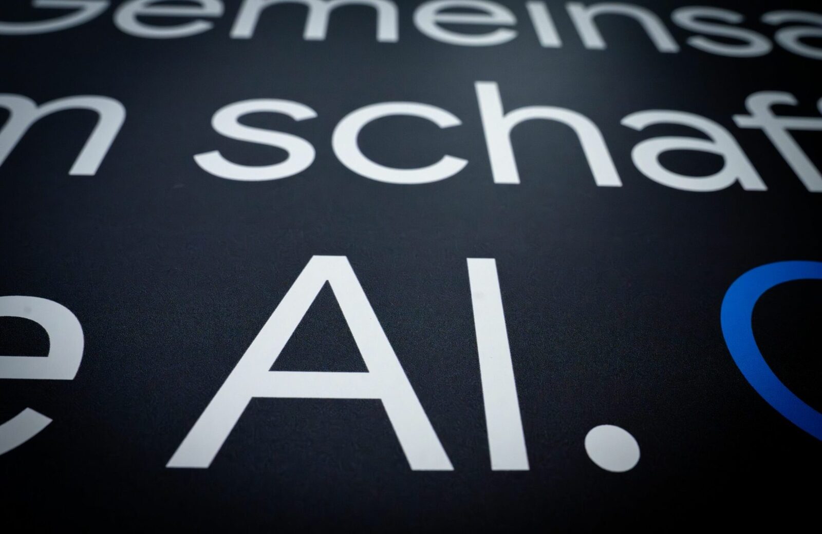 AI: Giganții tehnologici pun frână dezvoltării explozive
