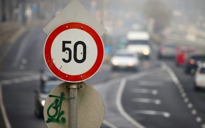 Viteza în intersecții: Regula din Codul Rutier pe care puțini o știu