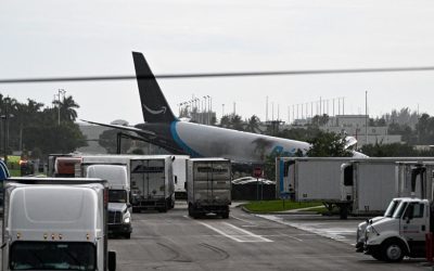 Avion Amazon, groază pe șosea: Ratare aterizare, impact devastator