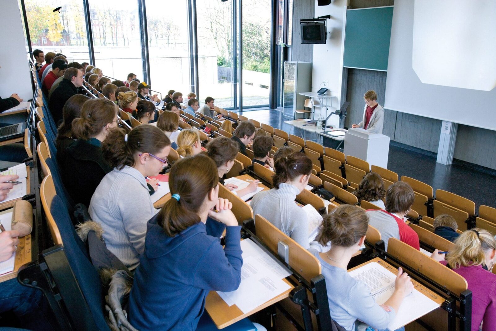 România: Ce facultate îți garantează un job bine plătit