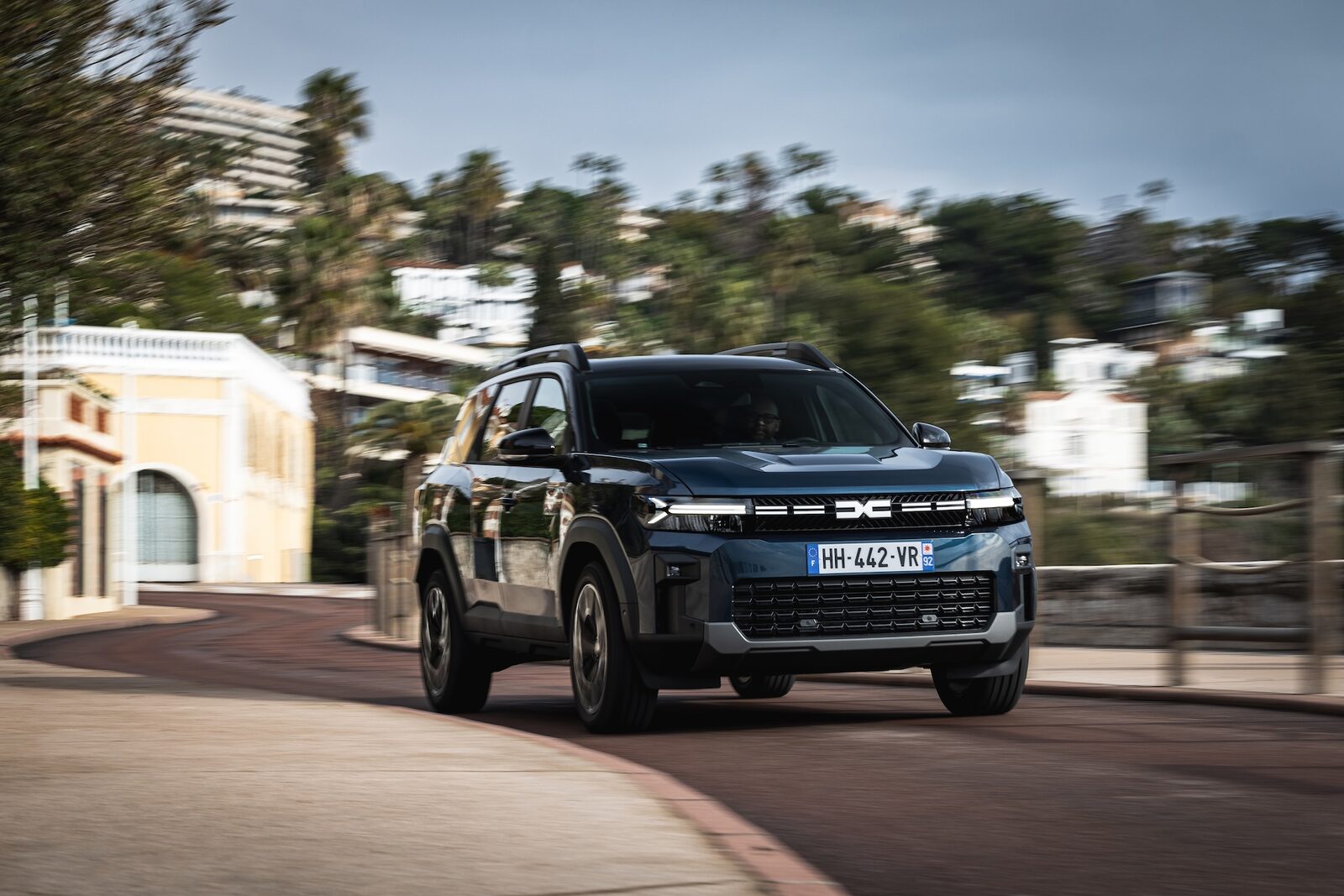 SUV de lux ori spațiu vs. Performanță: Alegerea ta