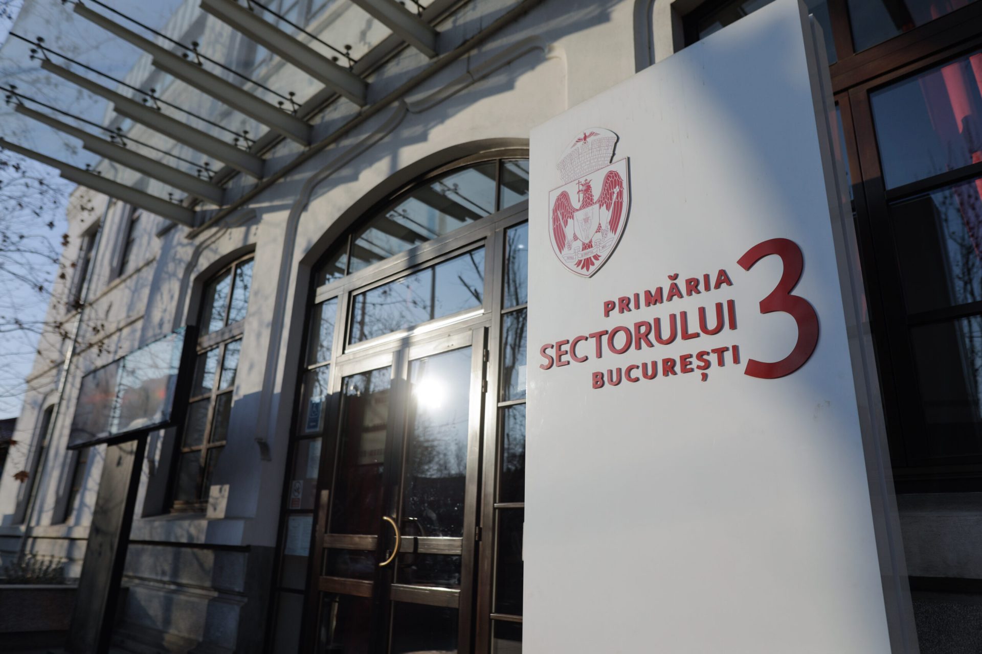 Primăria Sector 3, scandal: Experți gratis, zeci de mii de euro cheltuiți