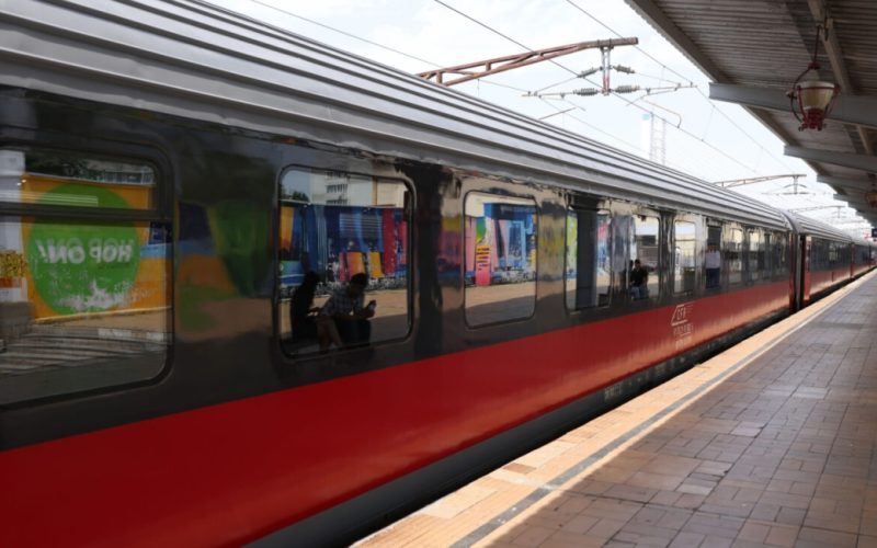 Trenuri spre București, afectate de trecerea la ora de iarnă