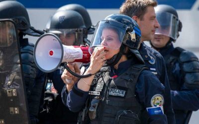 Poliția din Paris: Protestele elevilor scapă de sub control