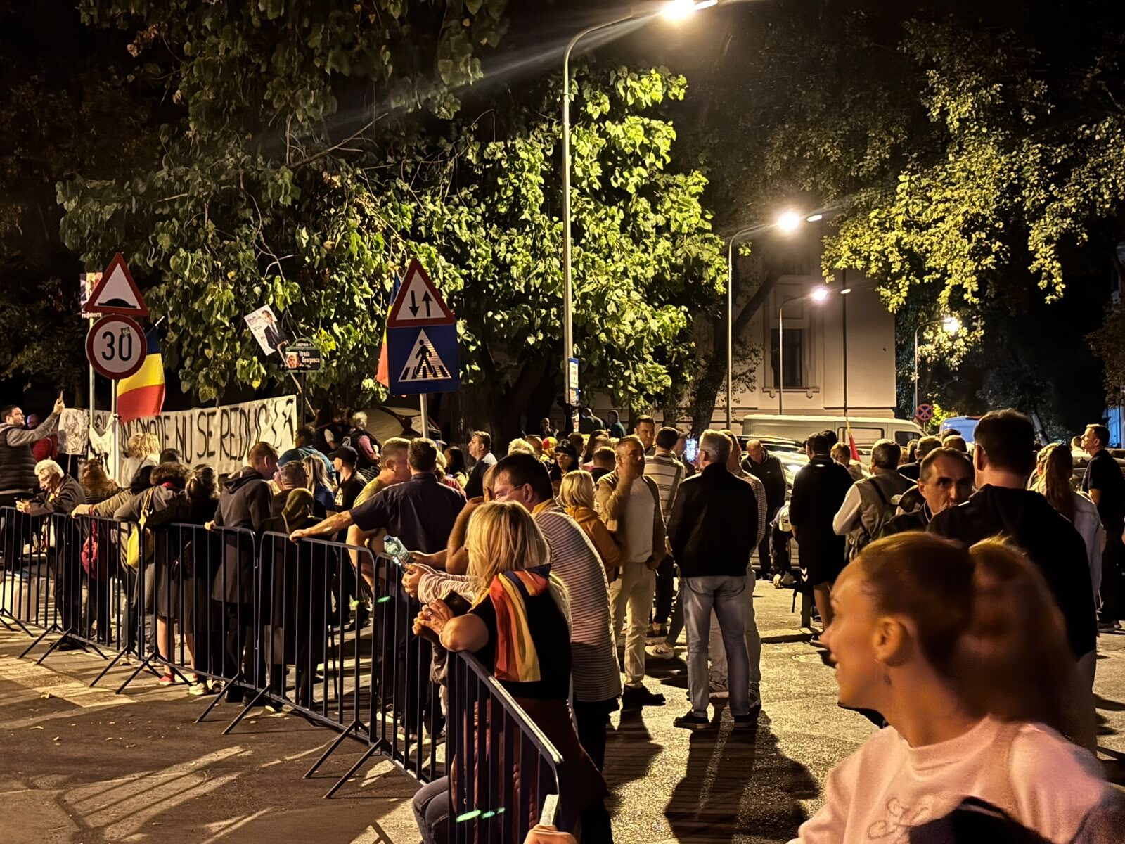 Susținători PRO-Georgescu: 200 la miting, lozinci neschimbate