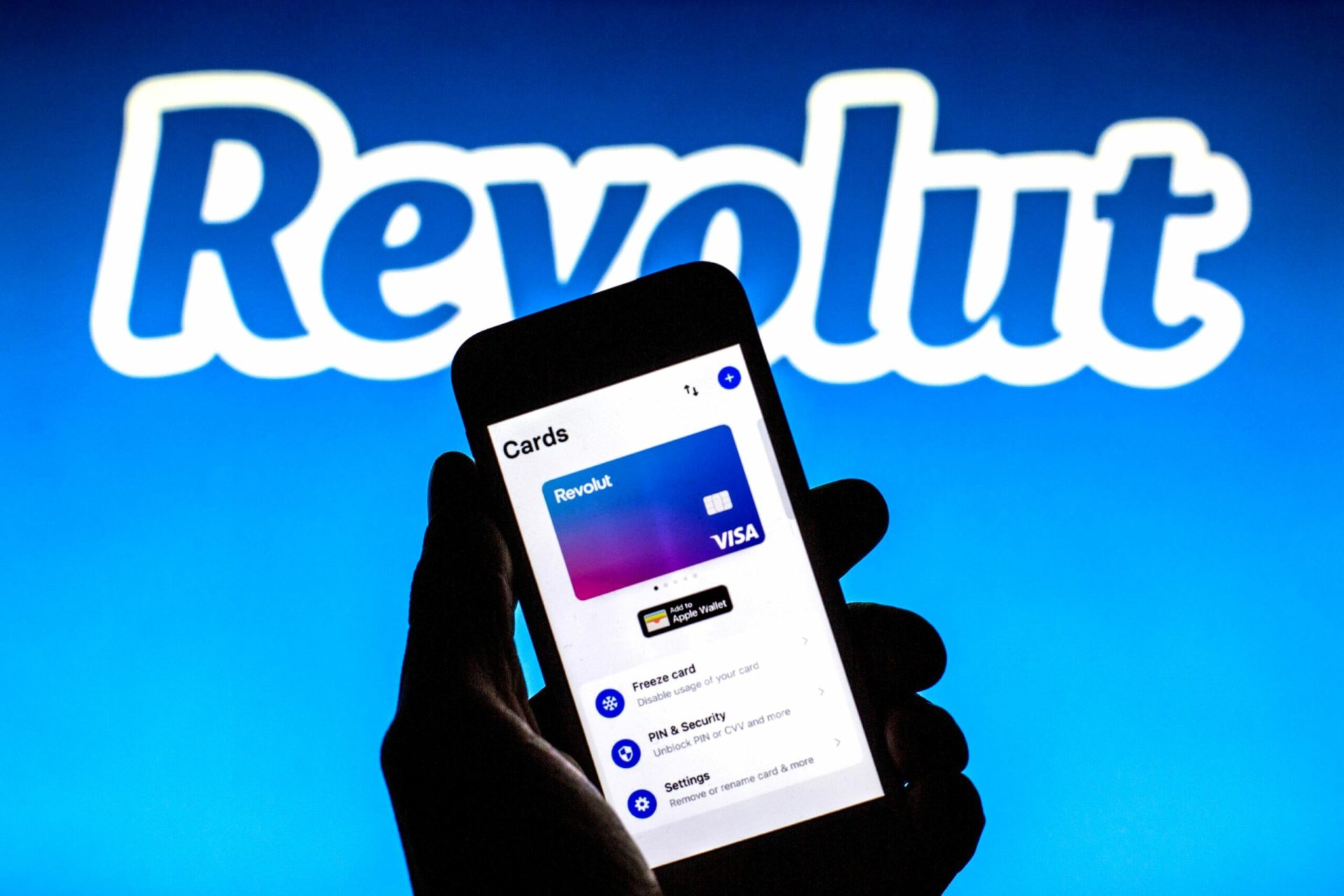 Revolut pică în România și Europa, clienții blocați