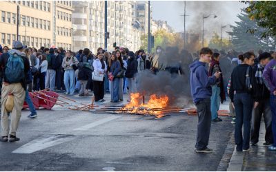 Franța în flăcări: Sicoe-Tirea explică criza din stradă